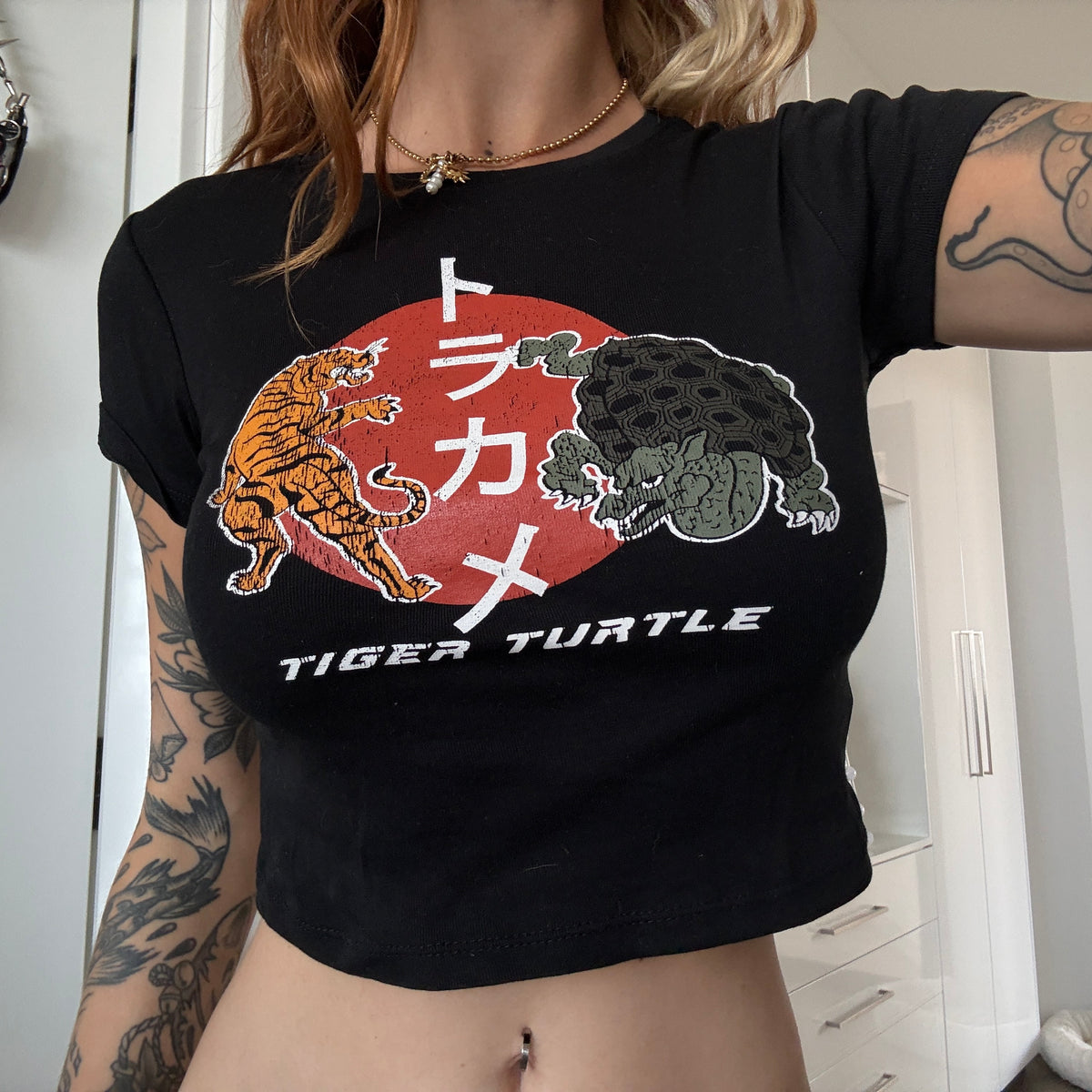 schwarzes Top