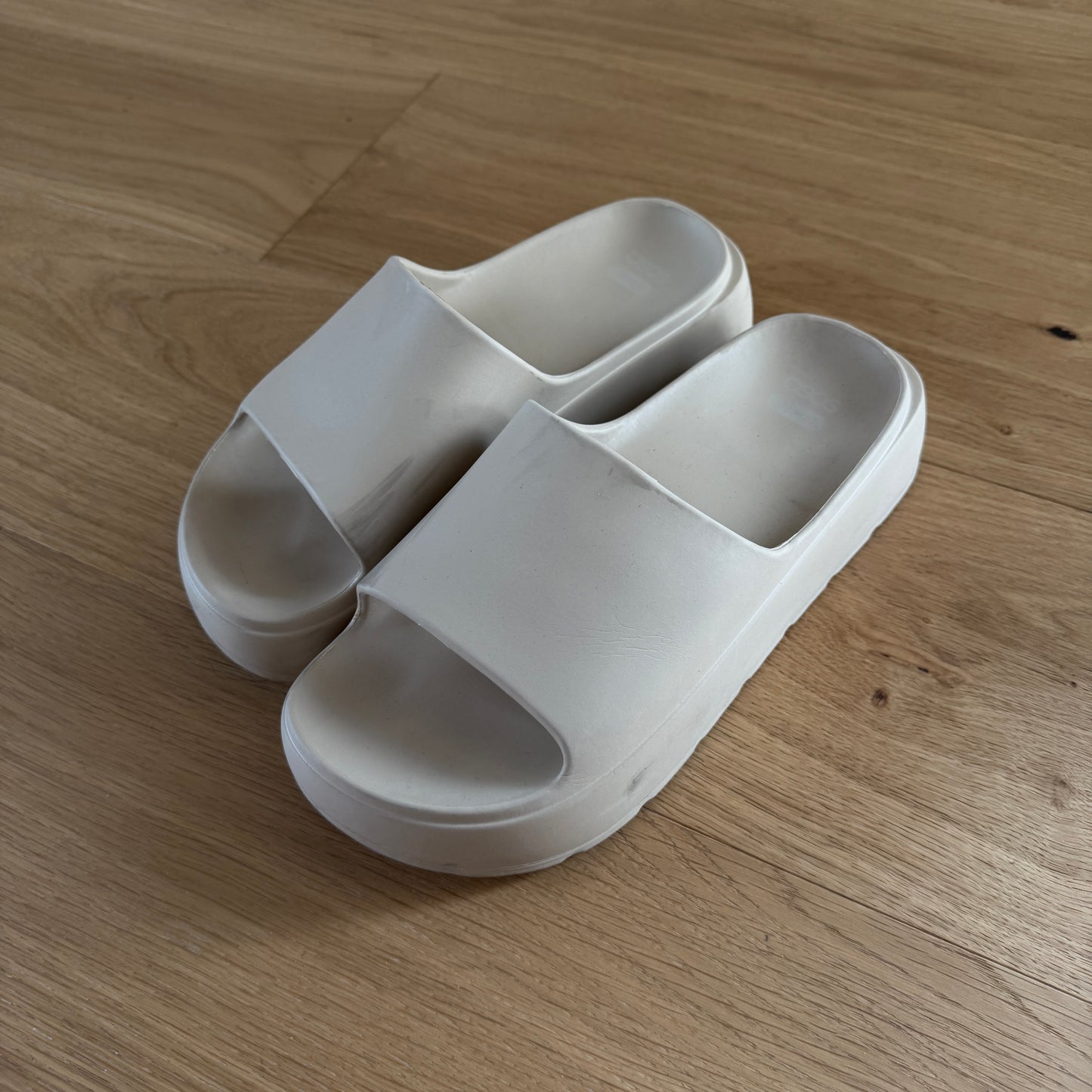 Shaiden Schlappen beige