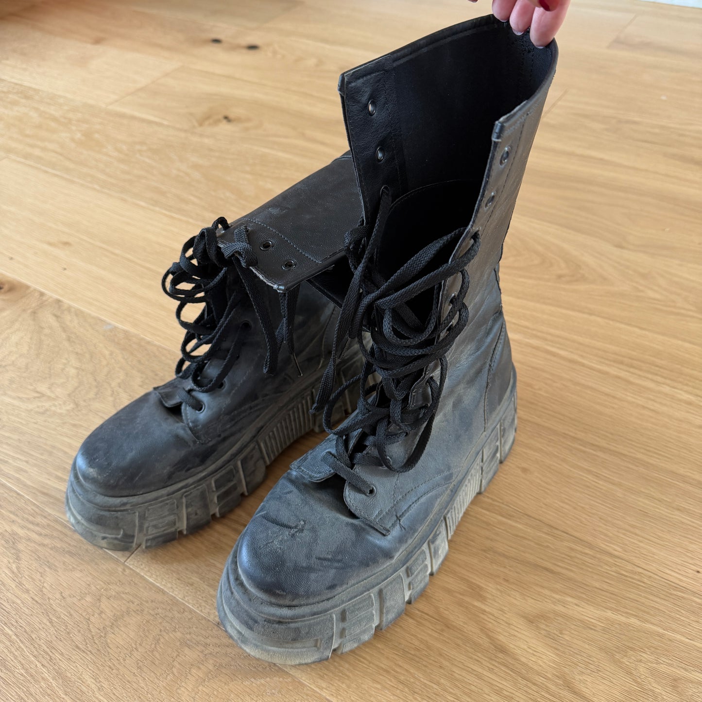 Shaiden Stiefel dreckig